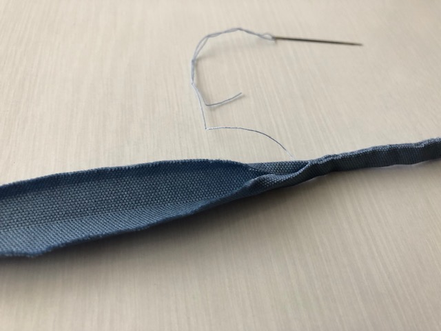 帯を縫う